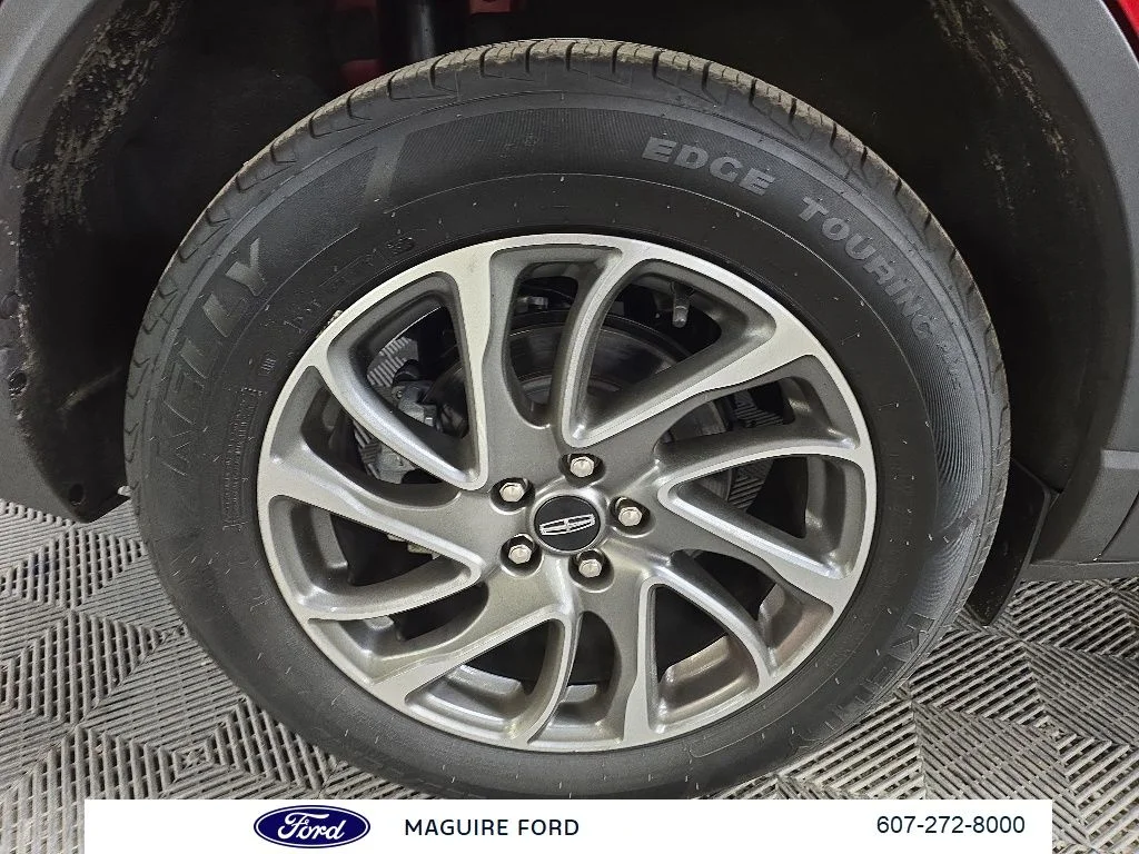 Used 2022 Red Lincoln Standard image 16
