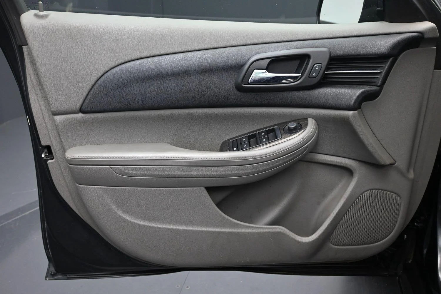 Used 2015 ASHEN GRAY METALLIC Chevrolet LT image 15
