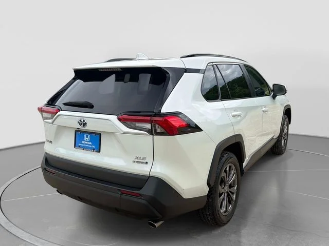 Used 2022 Blizzard Pearl Toyota XLE Premium image 6