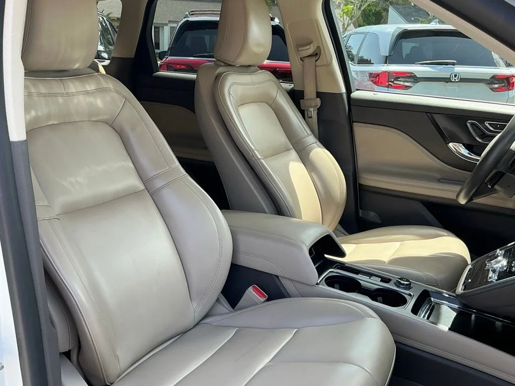 Used 2021 White Lincoln Standard image 23
