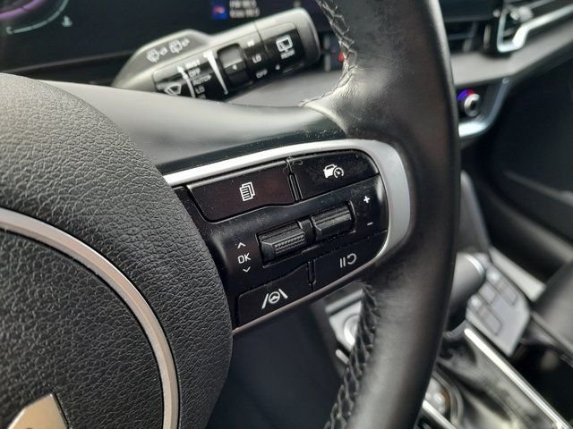 Used 2023 White Kia X-Line image 15