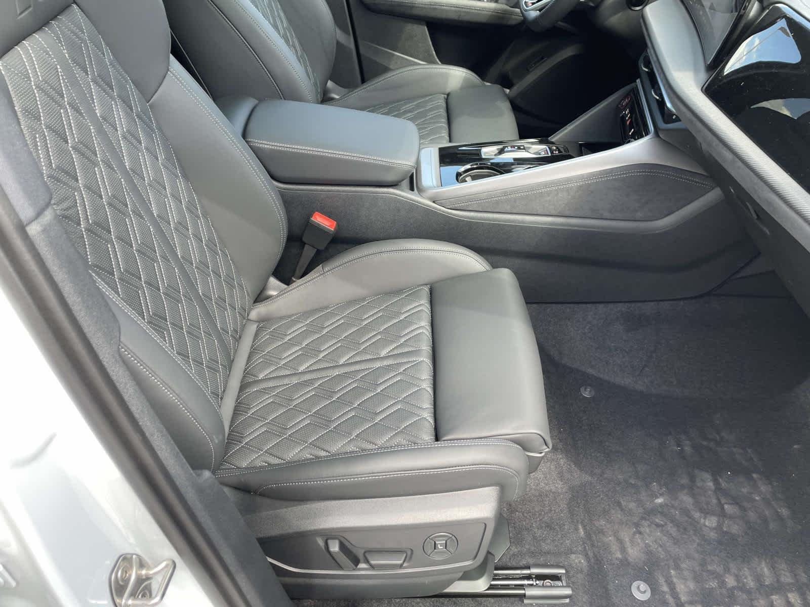 New 2026 2Y2Y/White Audi Premium Plus image 21