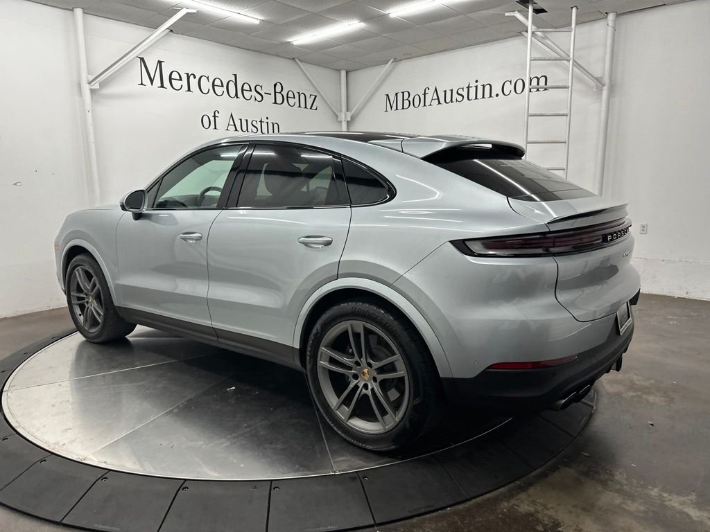 Used 2024  Porsche Base image 5
