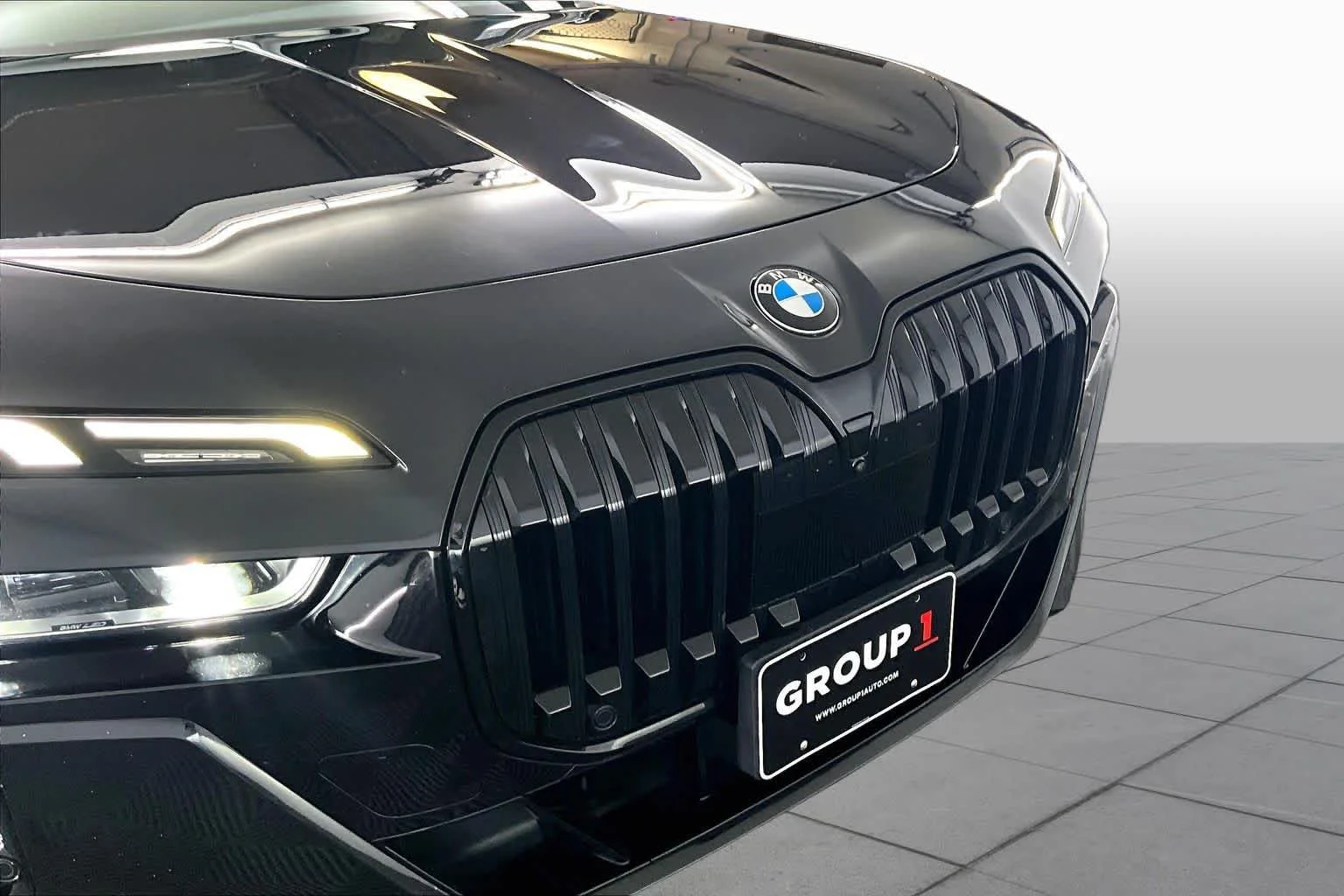 Used 2023 Black Sapphire Metallic BMW 760i xDrive image 30