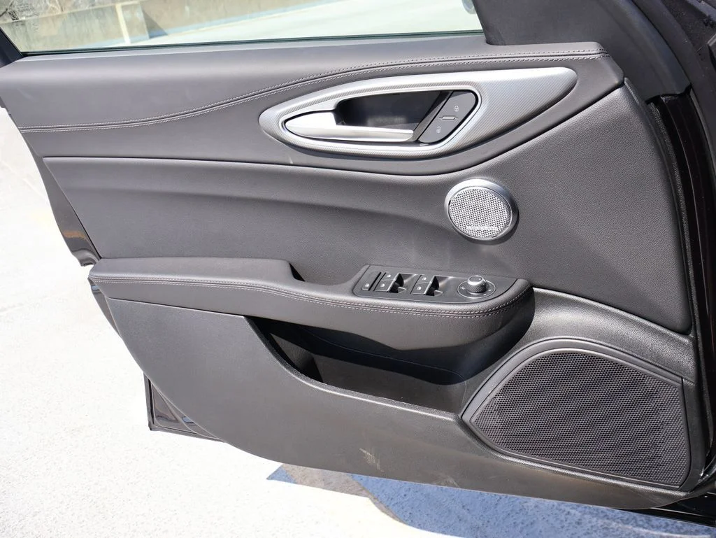 New 2026 Vulcano Black Metallic Alfa Romeo Base image 38