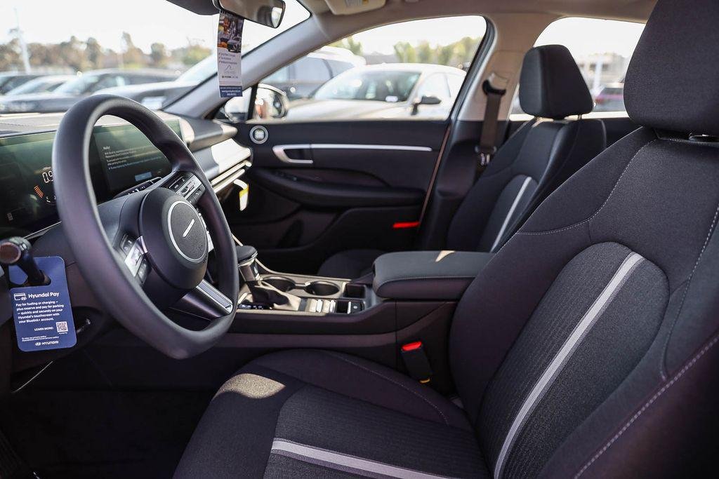 New 2026 White Hyundai SE image 21