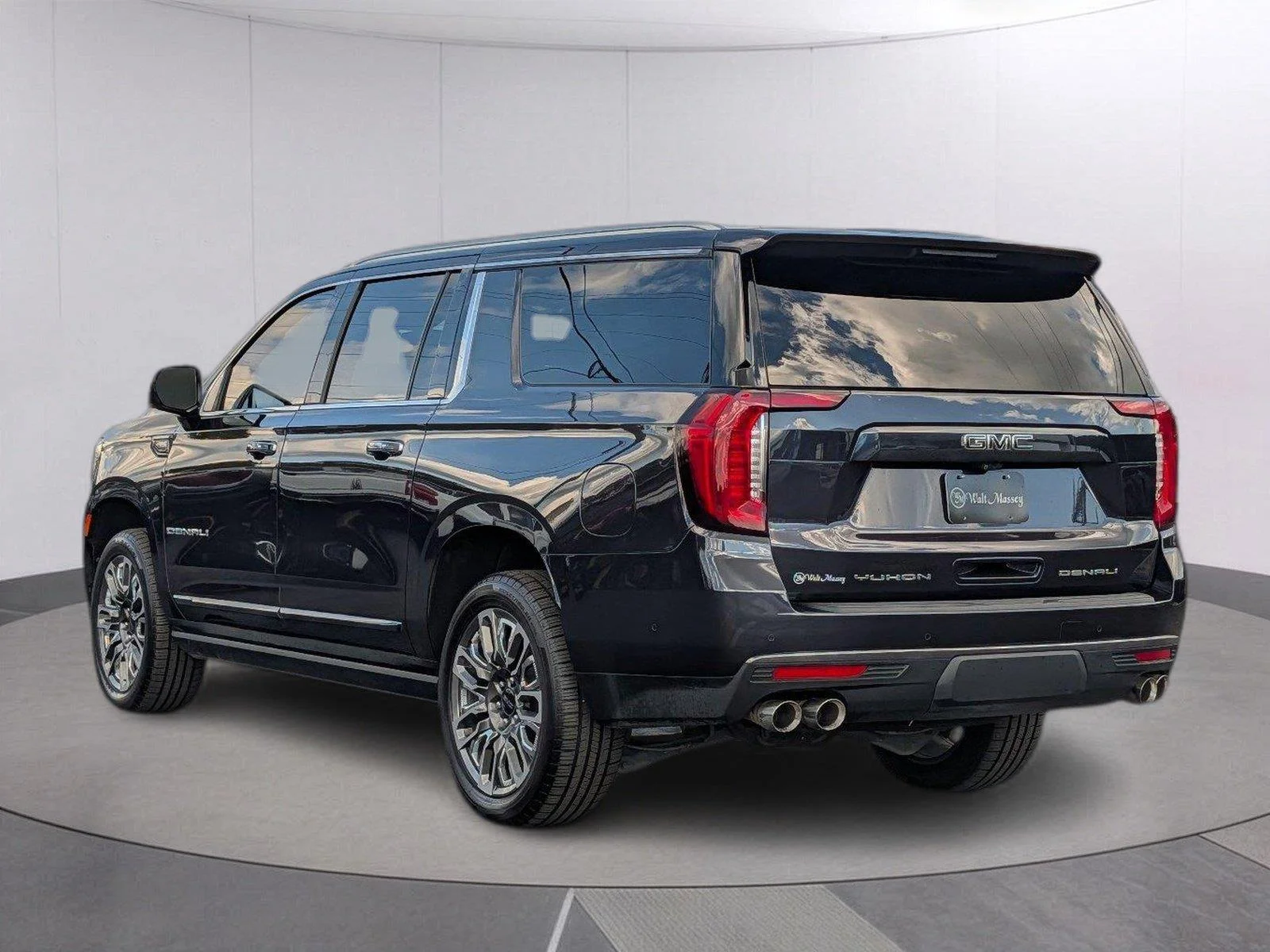 Certified Used 2023 TITANIUM RUSH METALLIC GMC Denali Ultimate image 3