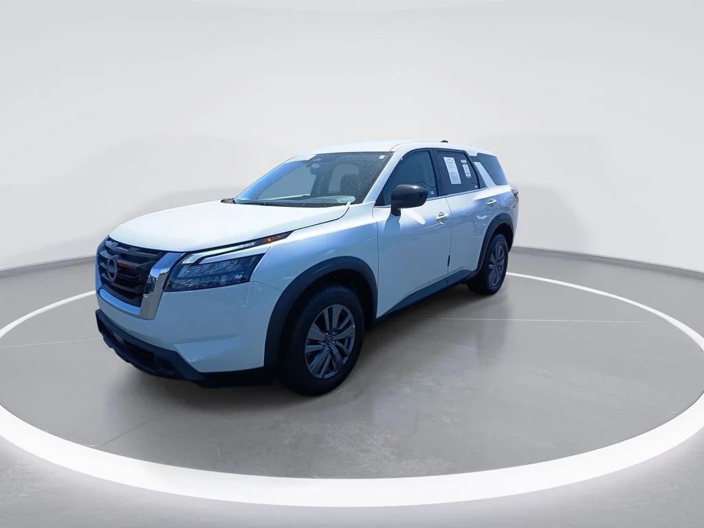 Used 2024 White Nissan S image 4