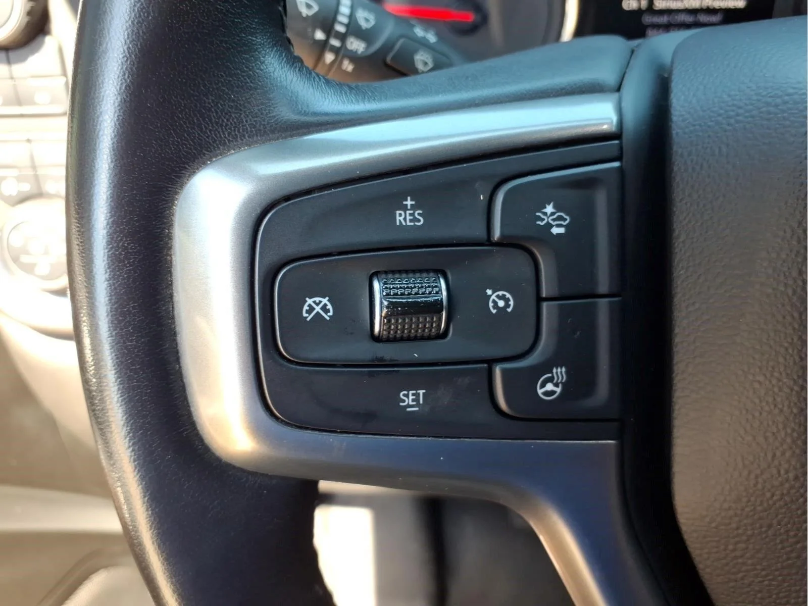 Used 2022 IRIDESCENT PEARL TRICOAT Chevrolet LTZ image 18