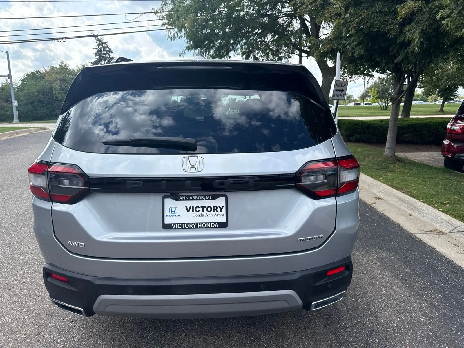 Used 2023 Lunar Silver Metallic Honda Touring image 9