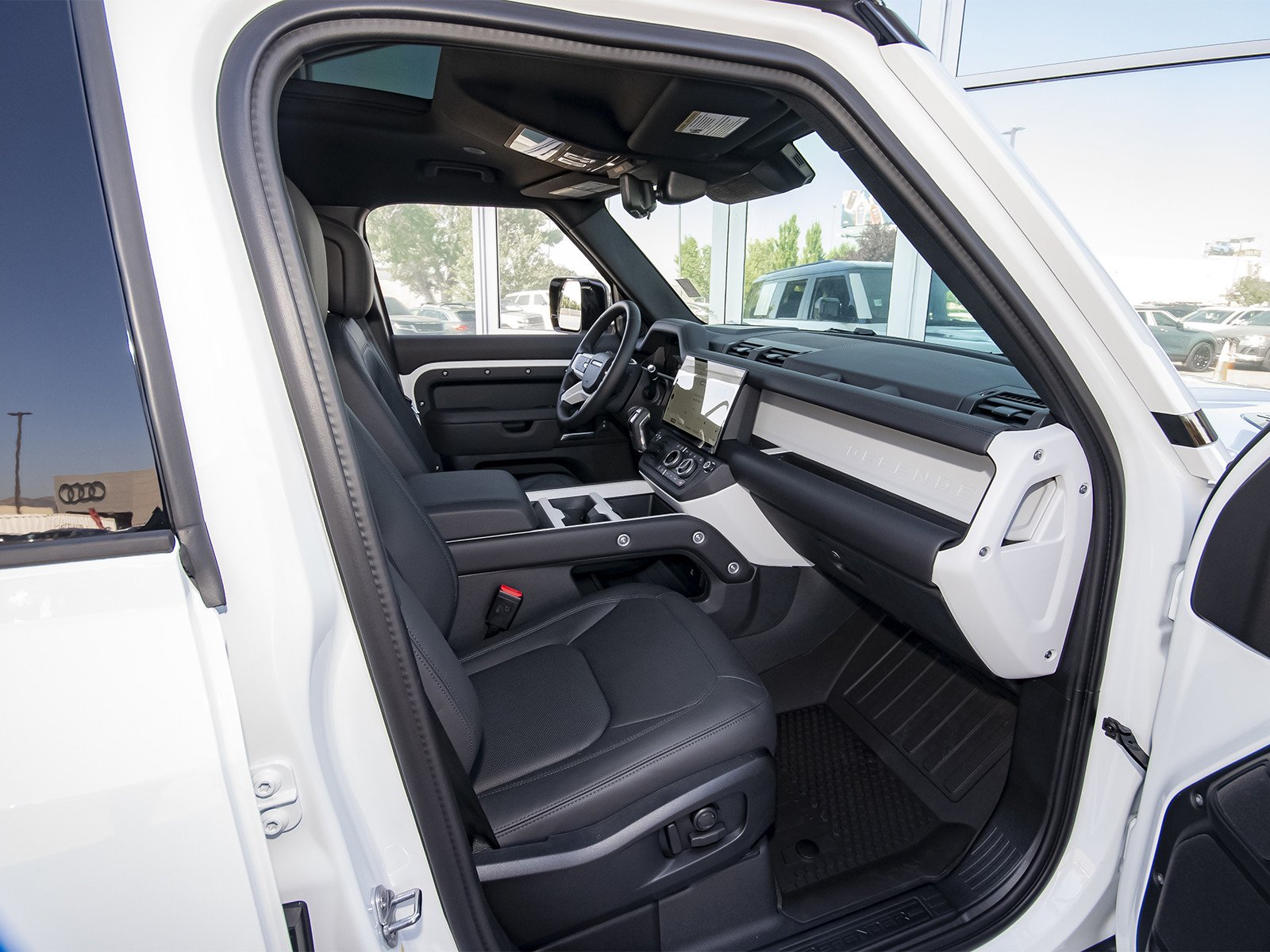 New 2026 Fuji White Land Rover X-Dynamic SE image 42