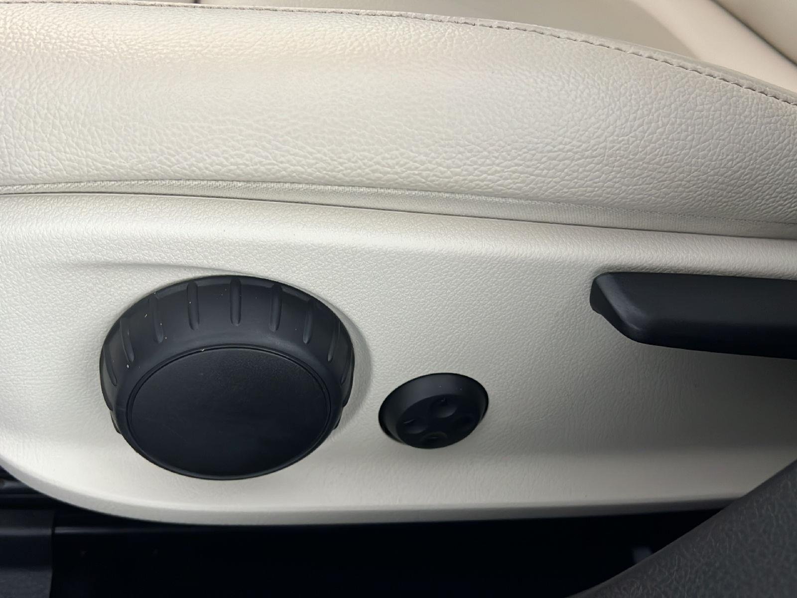 Used 2022 Digital White Metallic Mercedes-Benz A 220 image 3