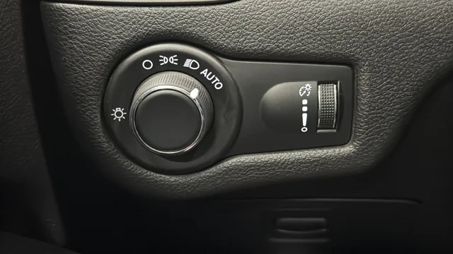 Used 2020 Billet Silver Metallic Jeep Latitude image 27