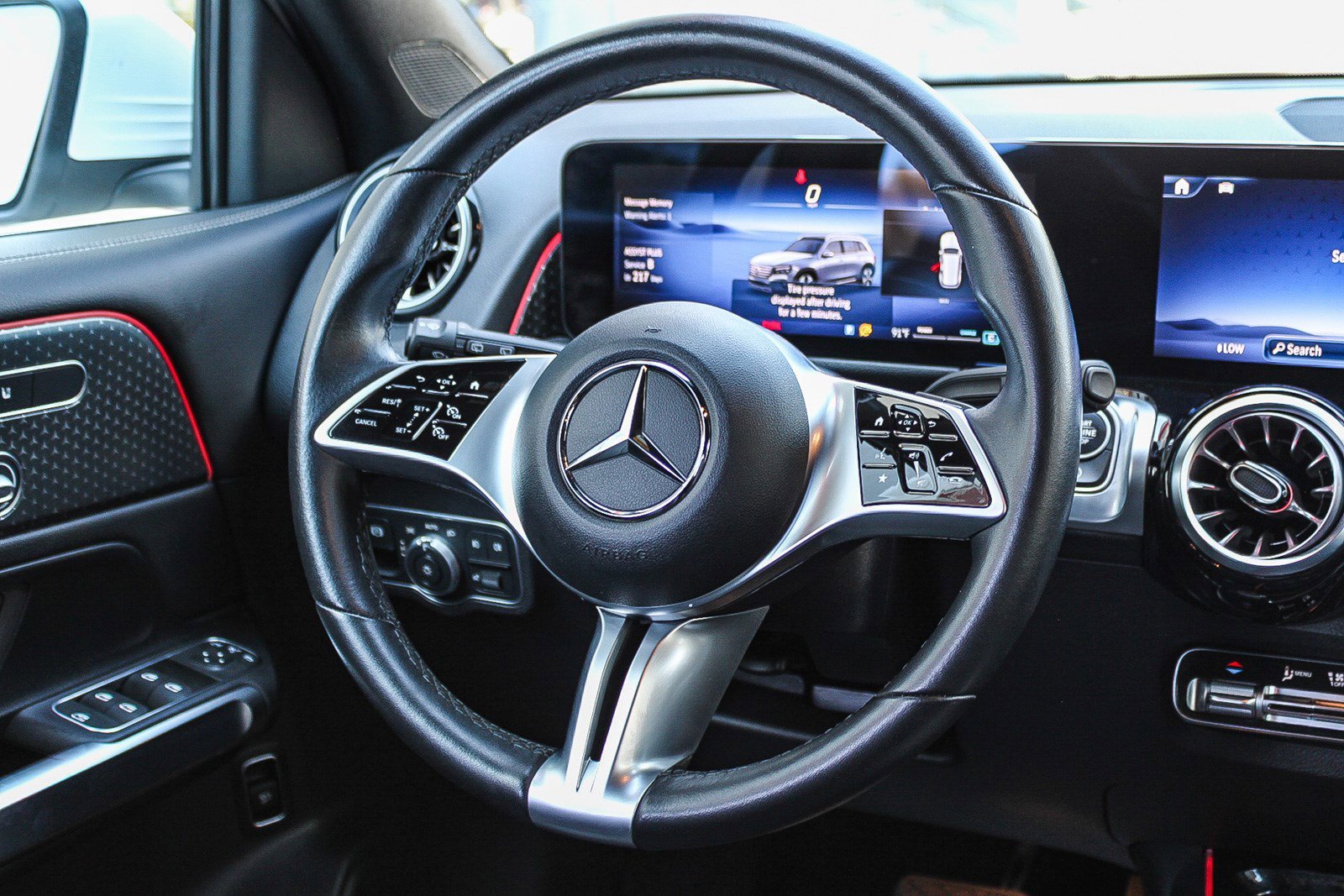 Used 2024 Polar White Mercedes-Benz GLB 250 image 16