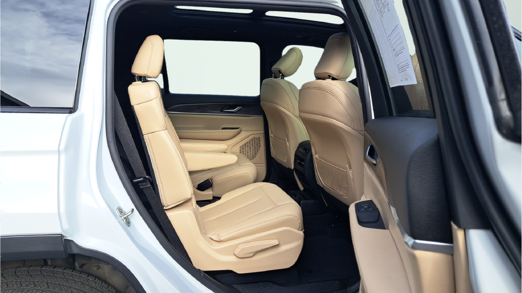 Used 2024 White Jeep Limited image 14