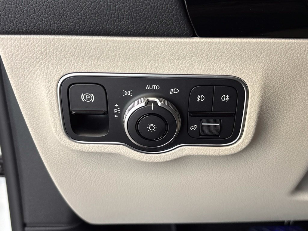 New 2026 Polar White Mercedes-Benz GLA 250 image 48