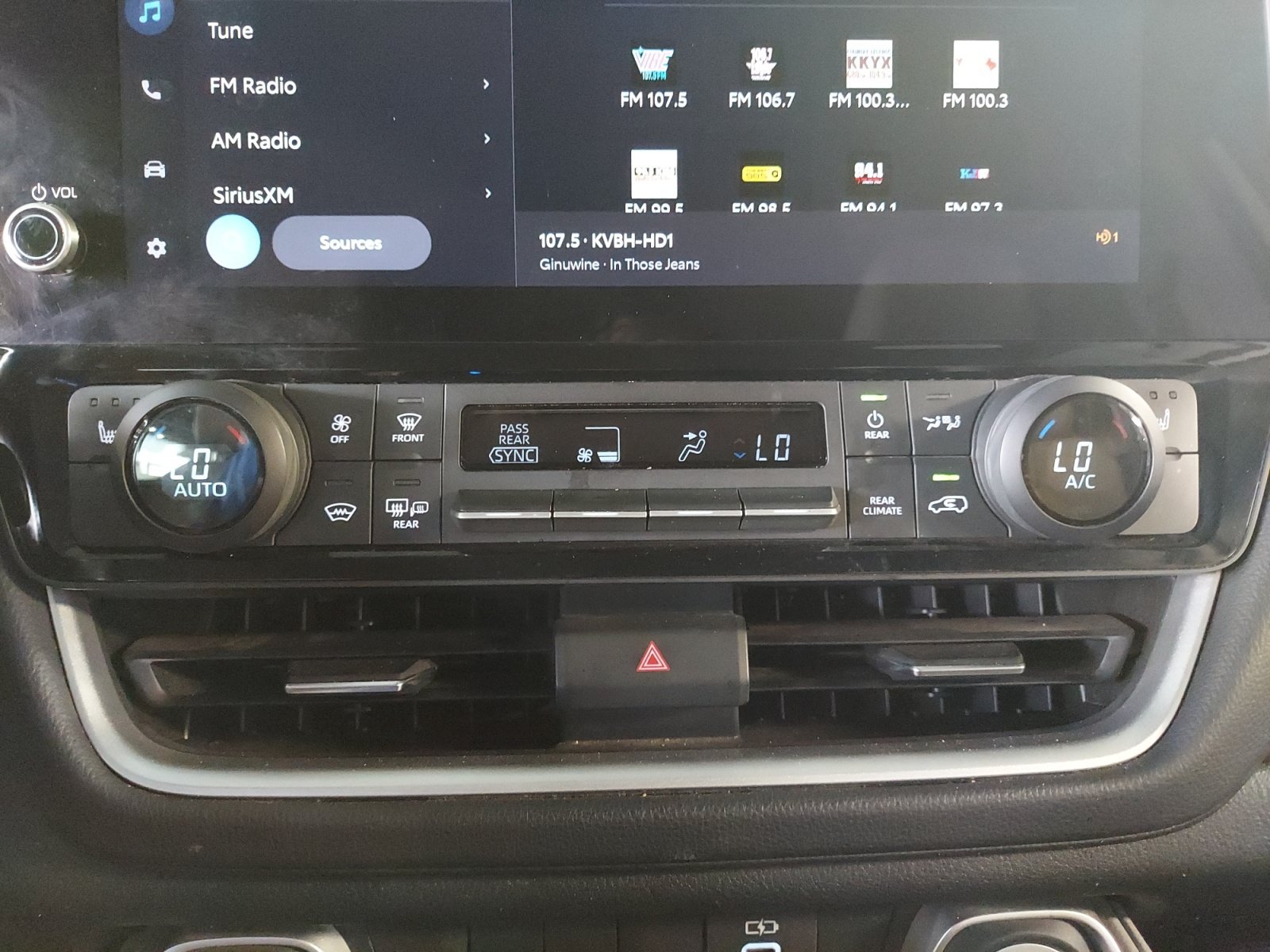 Used 2024 Wind Chill Pearl Toyota XLE image 17