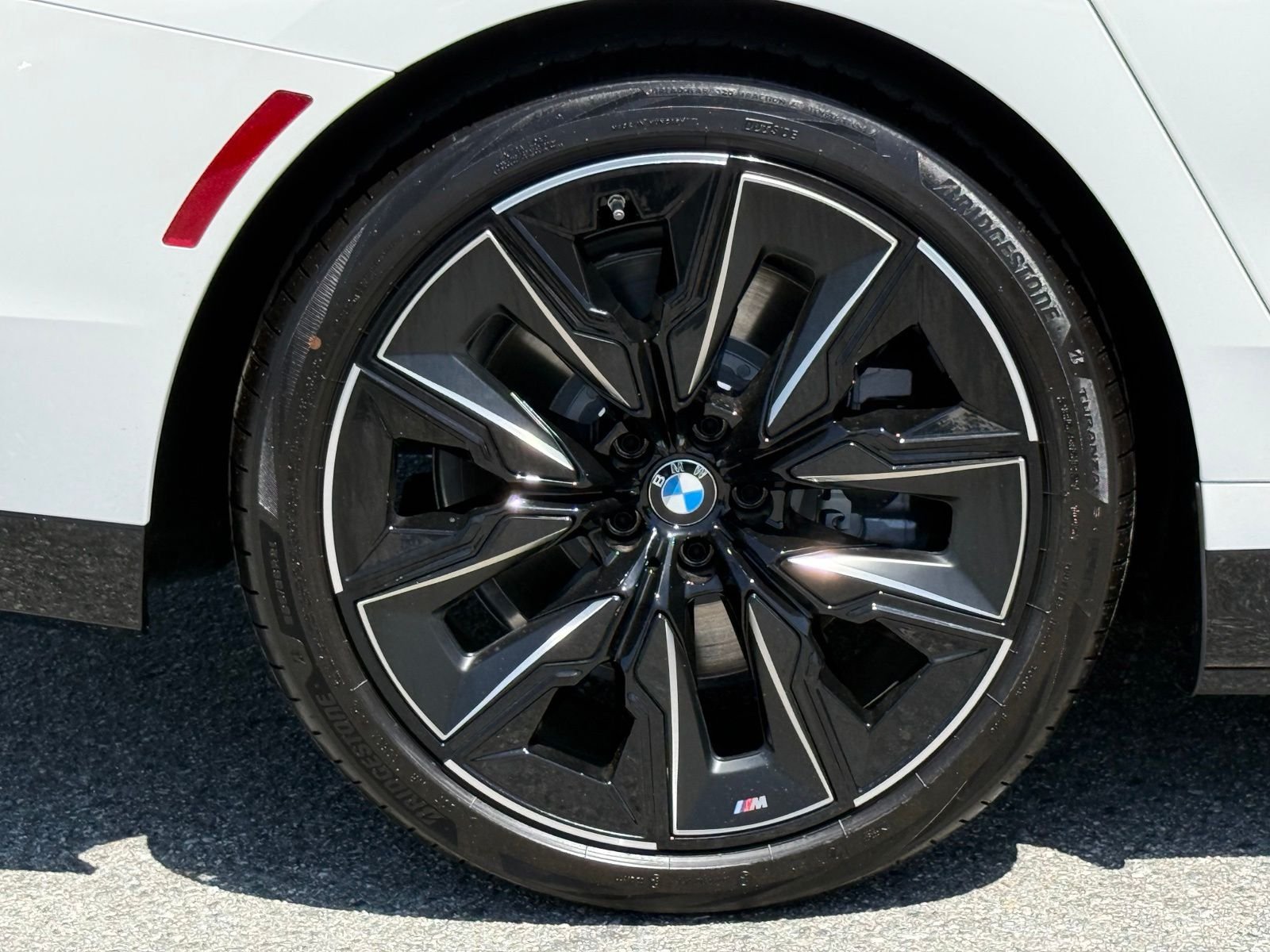 New 2026 Alpine White BMW 750e xDrive image 18
