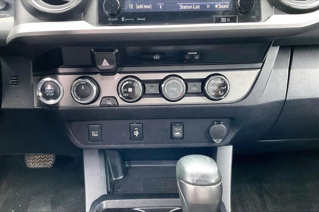 Used 2017 Red Toyota SR image 17