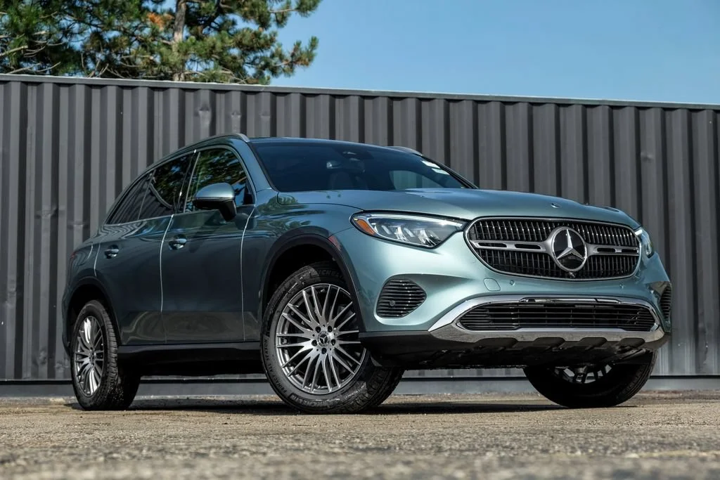 New 2026 Verde Silver Metallic Mercedes-Benz GLC 300 image 33