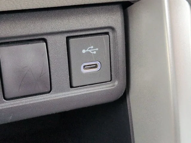 Certified Used 2024  Toyota L image 21