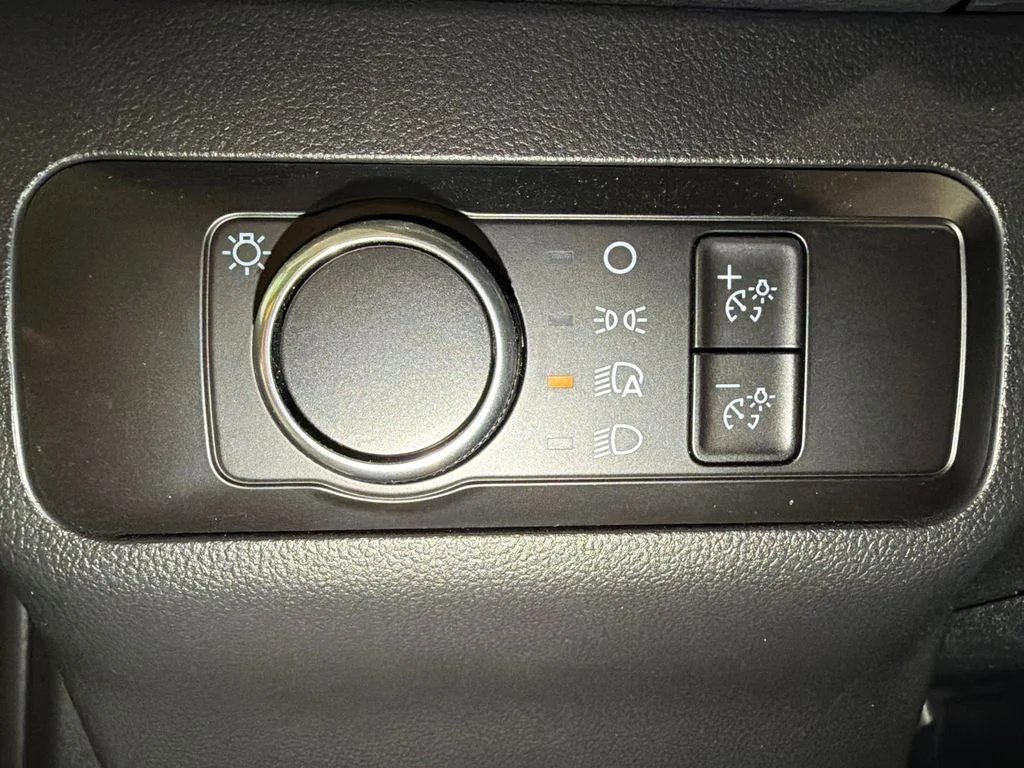 Used 2025 AGATE BLACK METALLIC Ford Active image 18