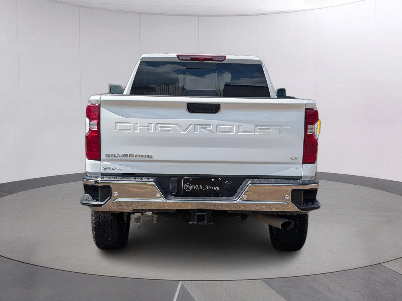 Used 2026 Summit White Chevrolet LT image 4