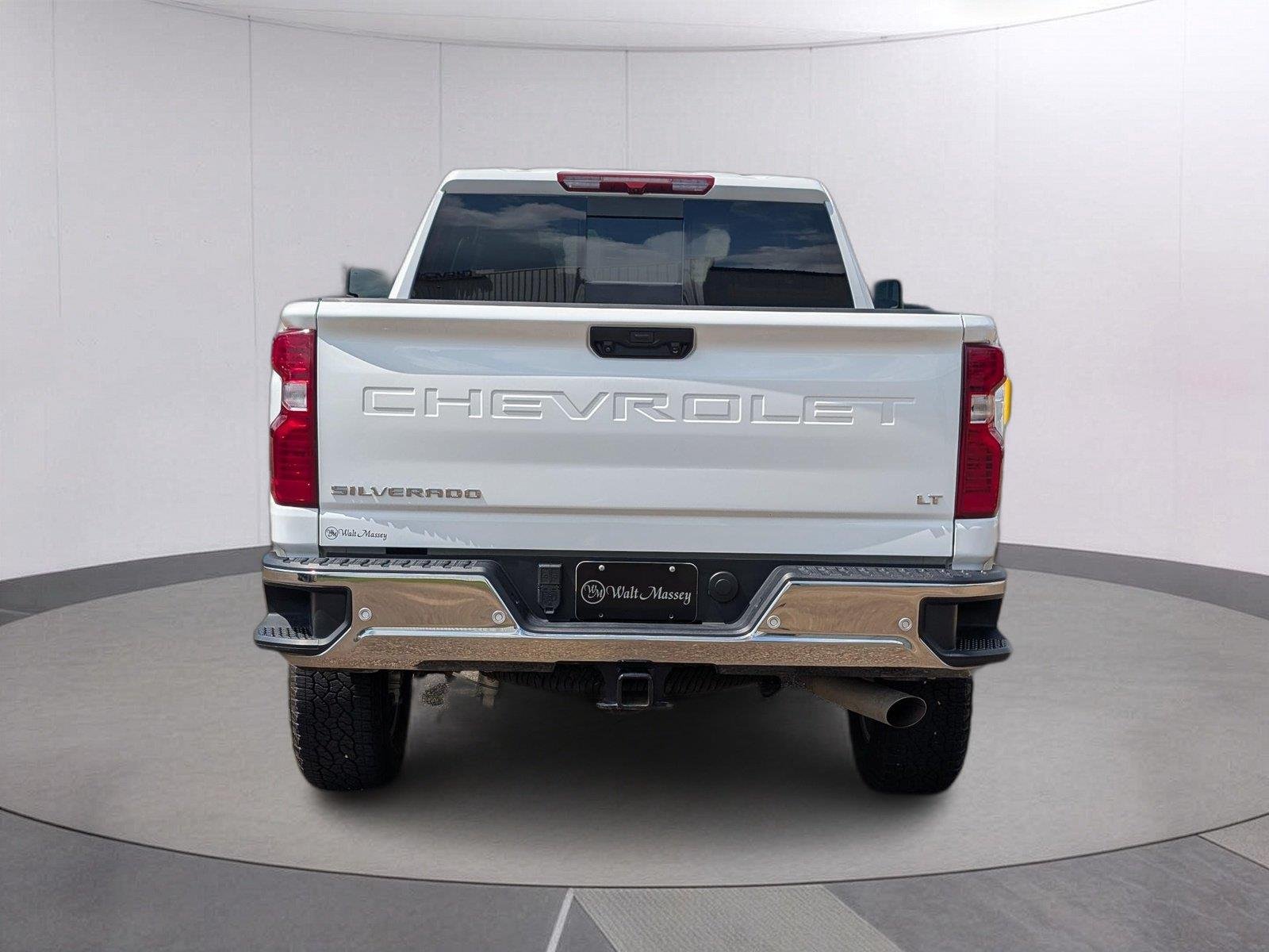 Used 2026 Summit White Chevrolet LT image 4