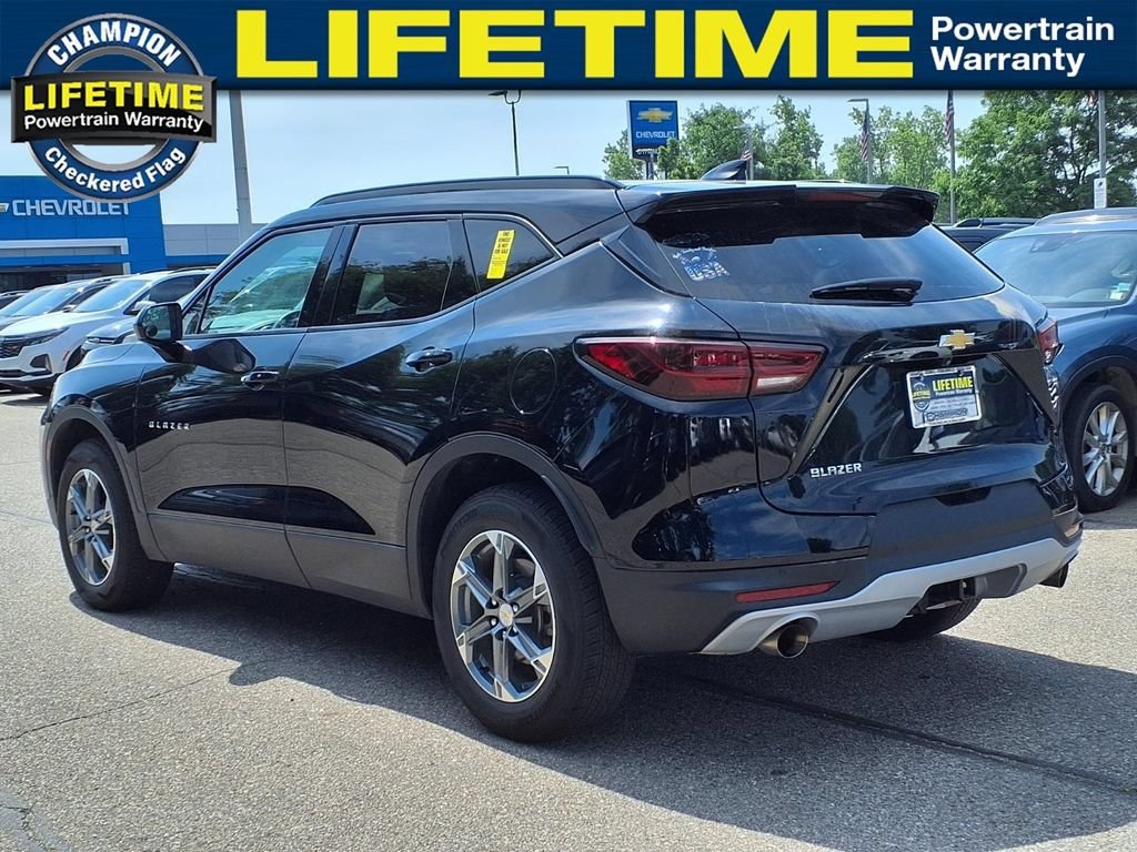 Used 2024 Black Chevrolet 2LT image 7