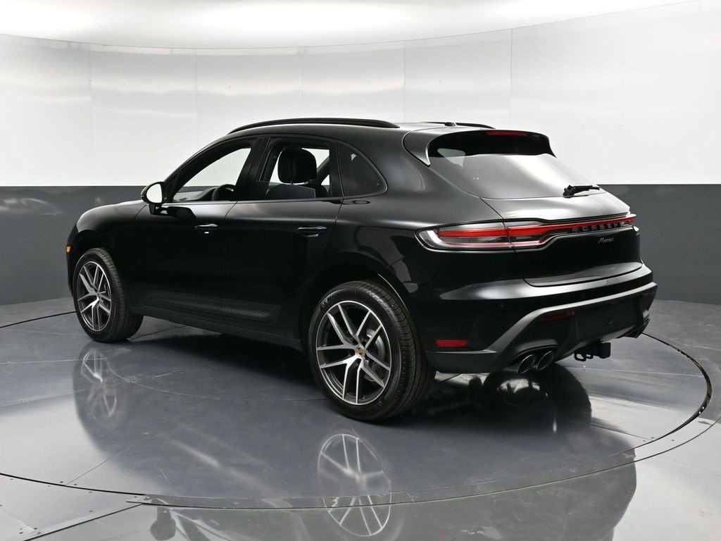 2026 Porsche Macan T photo 2