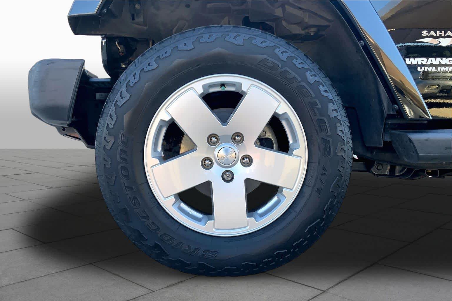 Used 2012 Black Jeep Sahara image 10