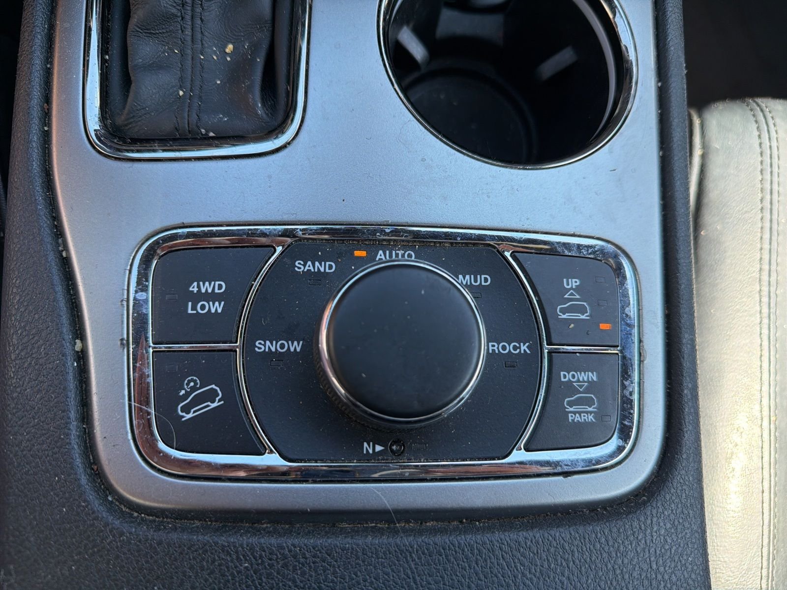 Used 2018 Red Jeep Overland image 23