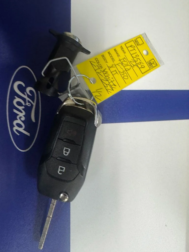 Used 2025 Oxford White Ford XLT image 12