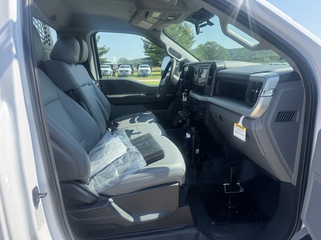 2024 Ford F-600 Super Duty Chassis Cab XL - Photo 21