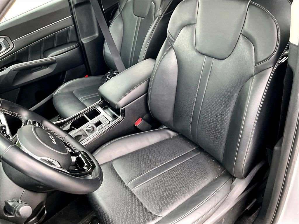 Used 2022 Wolf Gray Kia SX image 10