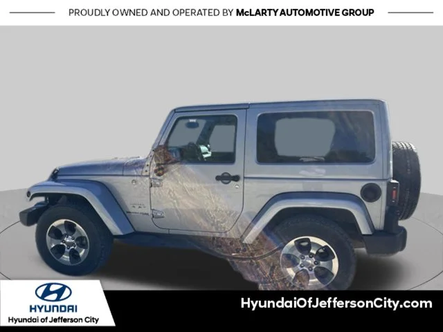 Used 2018 Silver Jeep Sahara image 2