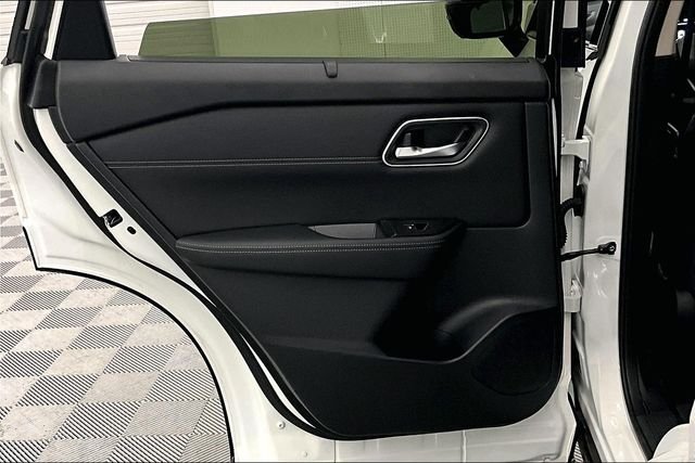 2025 Nissan Rogue Platinum - Photo 33