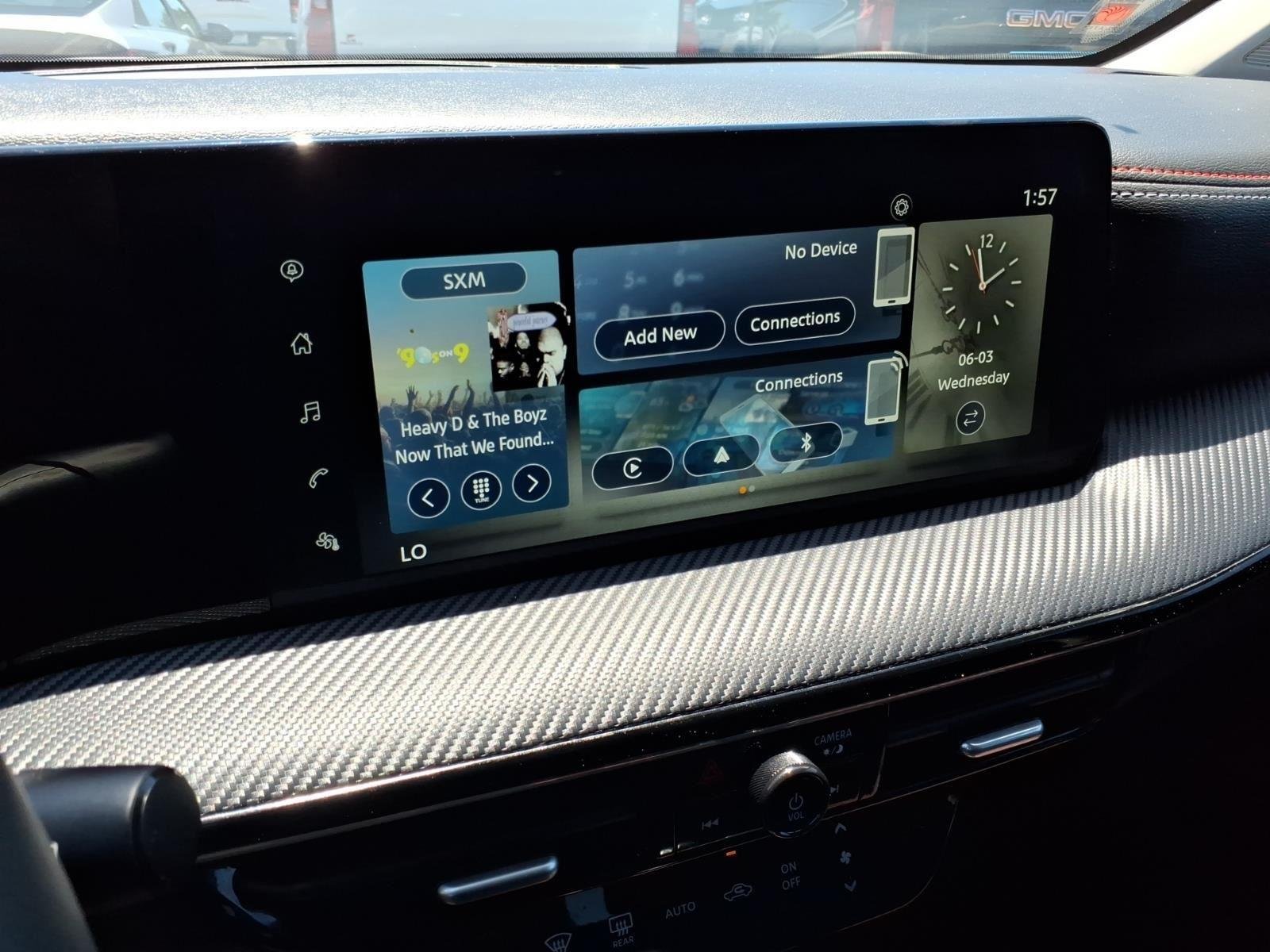 Used 2025 Arctic Ice Blue Metallic/Super Black Nissan SR image 21