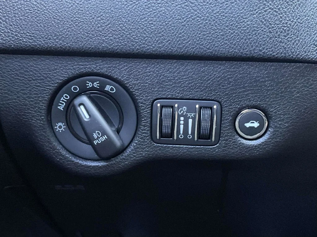 Used 2021 White Dodge SXT image 28
