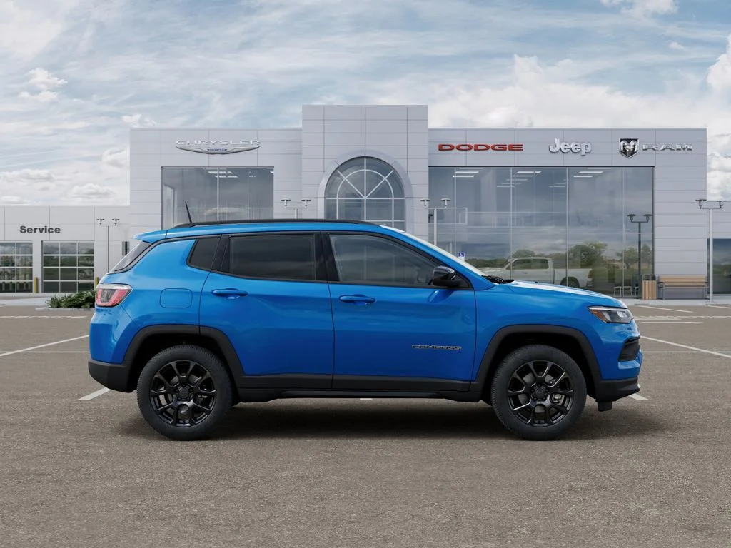 New 2026 Hydro Blue Pearl-Coat Exterior Paint Jeep Latitude image 22