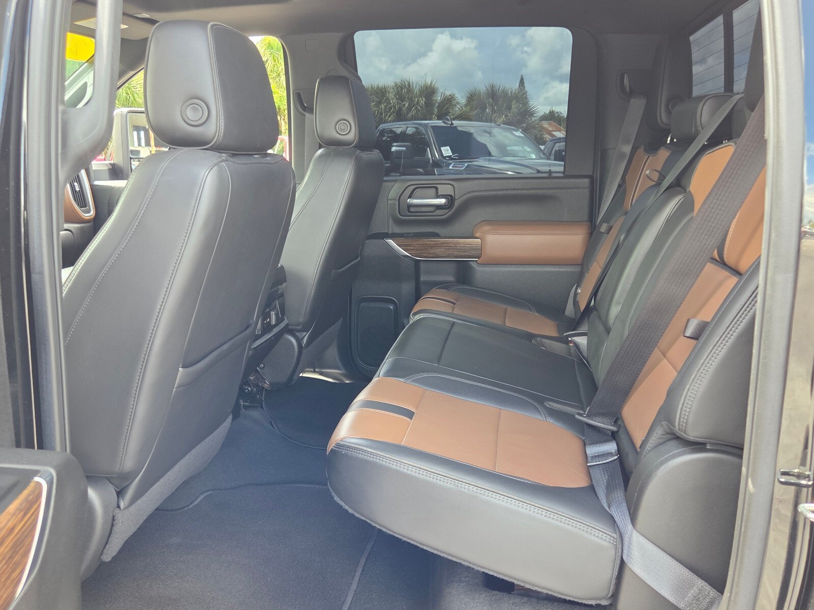 Used 2022 Mosaic Black Metallic Chevrolet High Country image 12