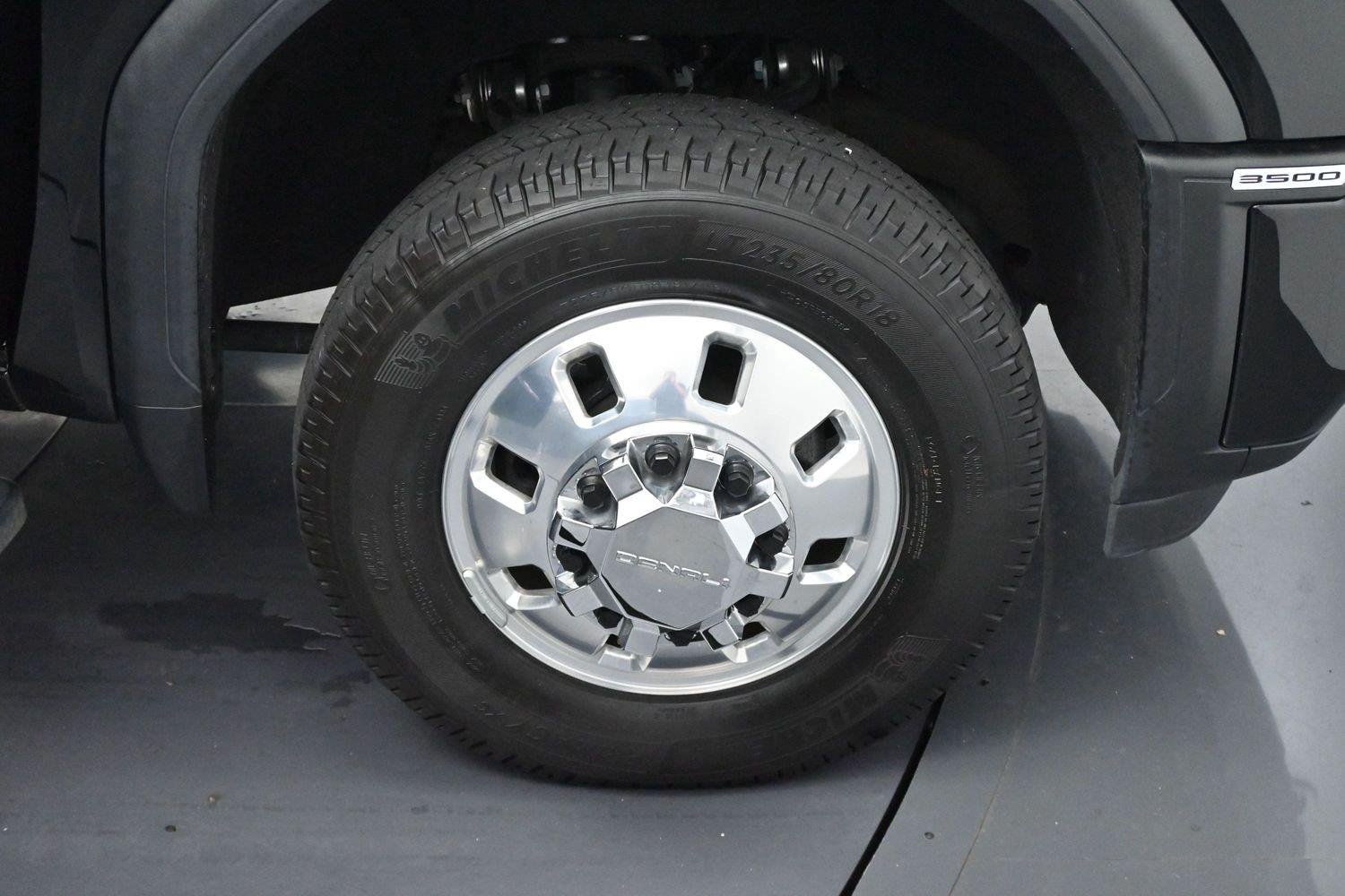 Used 2024 Onyx Black GMC Denali image 34