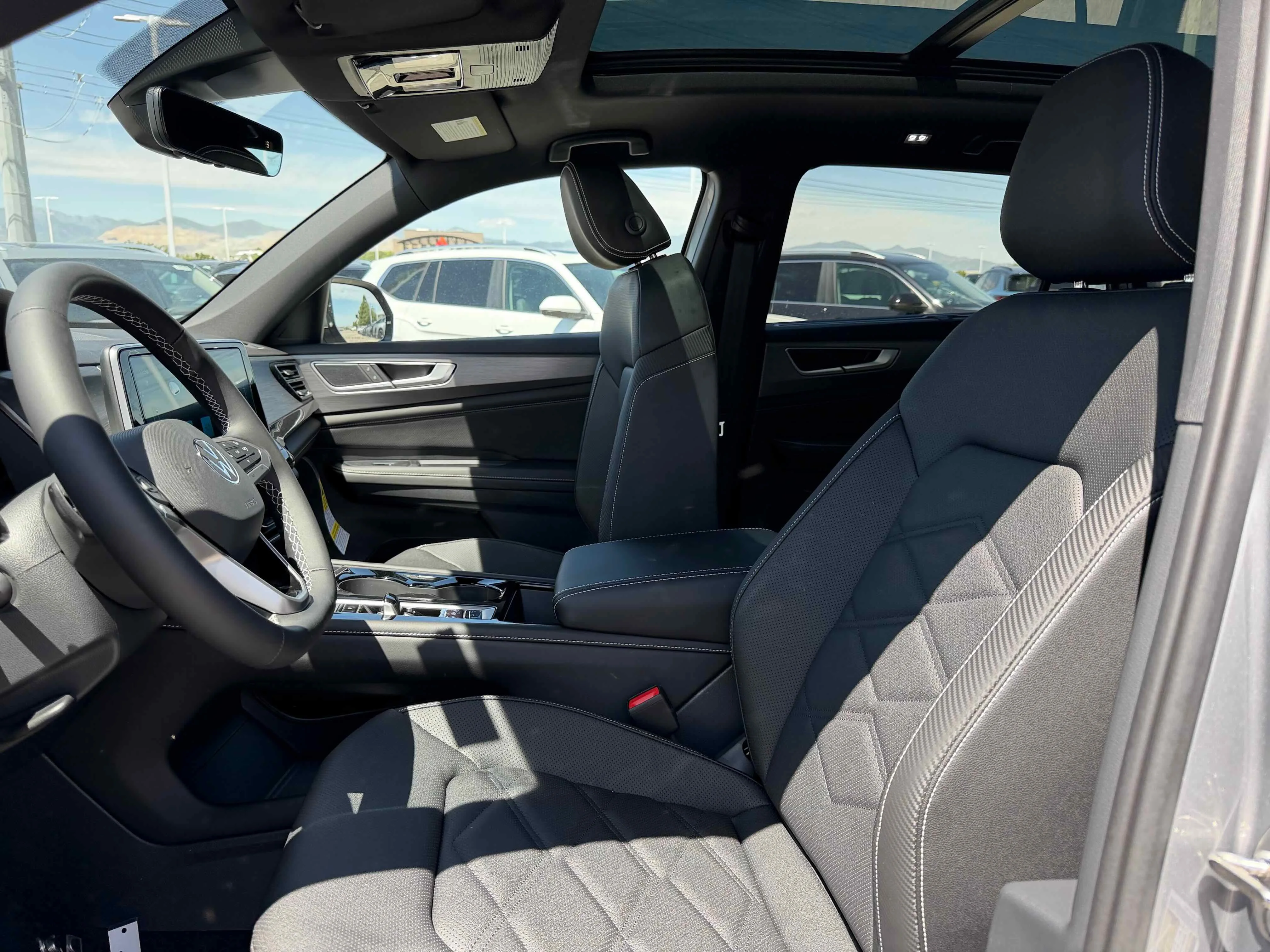 New 2026 Silver Mist Volkswagen 2.0T SE w/Technology image 13