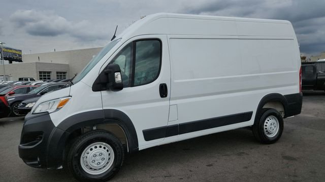 Used 2025 White Ram Base image 4