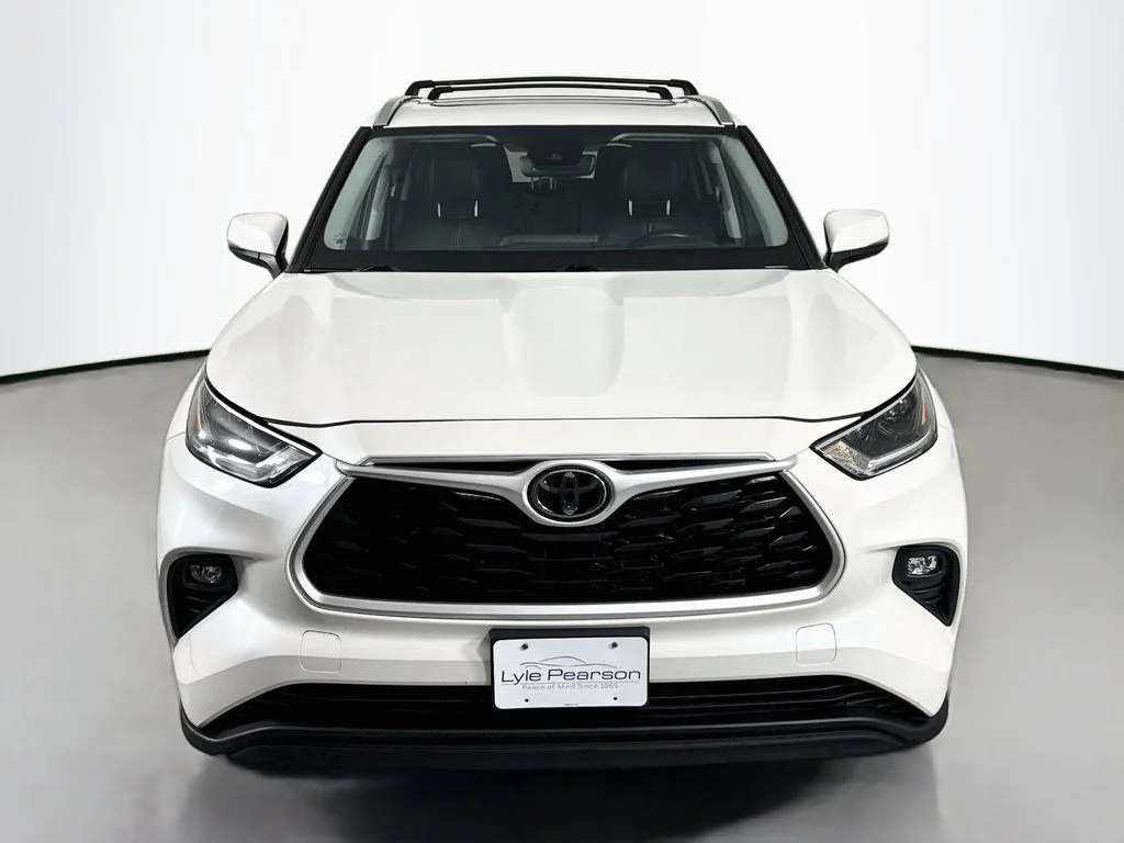 Used 2021 Blizzard Pearl Toyota XLE image 6