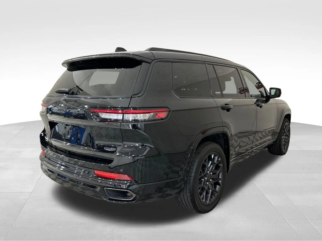 Used 2025 Black Jeep Summit image 5