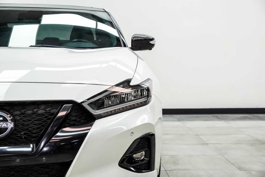 Used 2023 White Nissan SR image 4