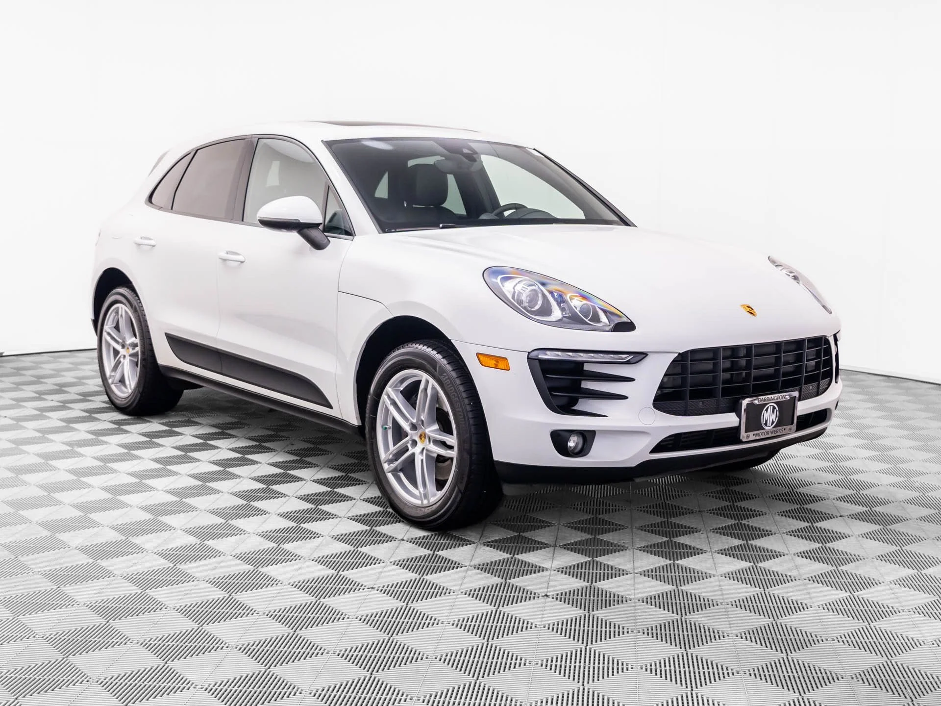 Used 2017  Porsche  image 6