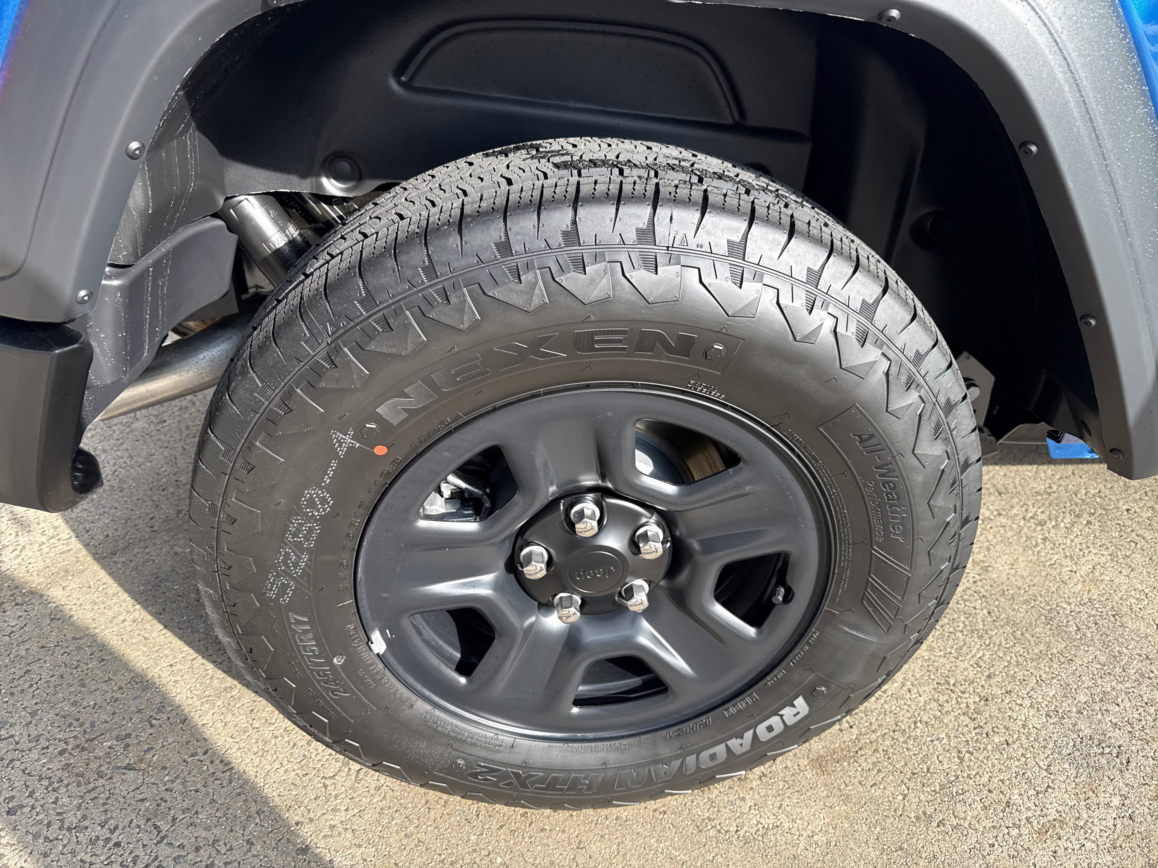 New 2026 Hydro Blue Pearl-Coat Exterior Paint Jeep Sport image 18