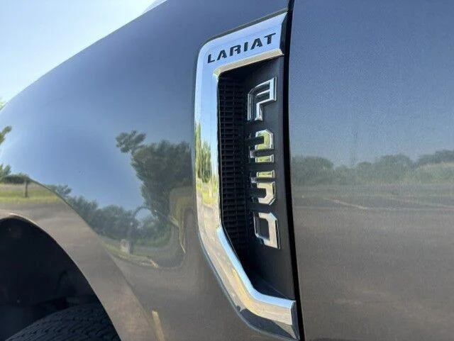 Used 2019 Magnetic Ford LARIAT image 17